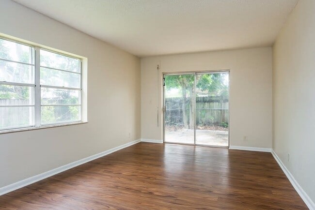 Building Photo - 307 SW 77th Ter
