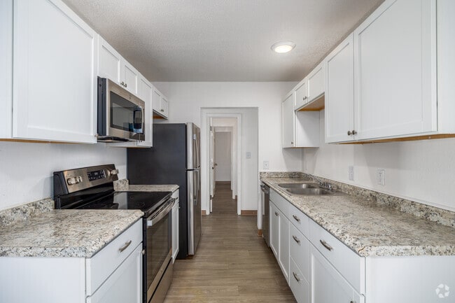 2BR, 1.5BA - 960SF - Kitchen - Autumn Place