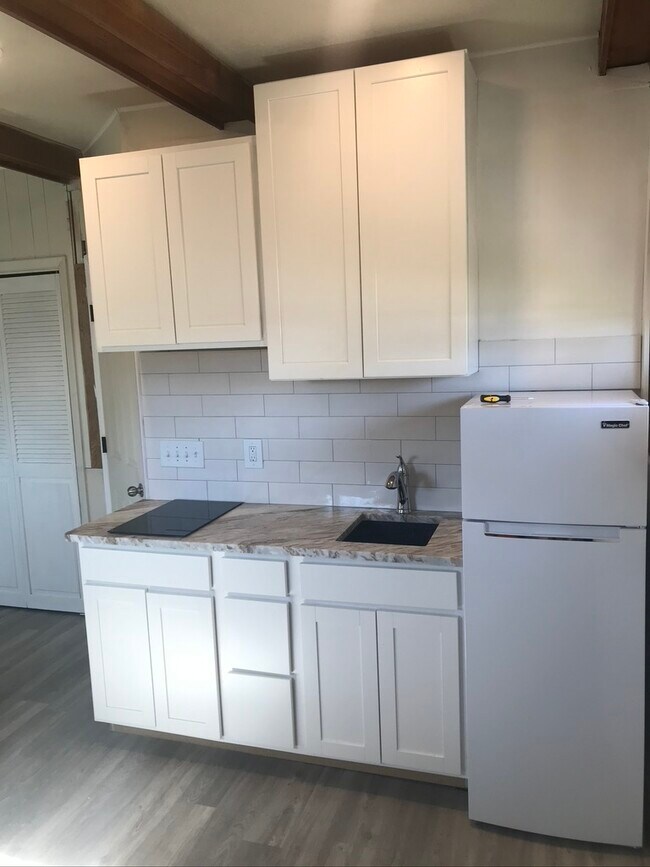 Foto del edificio - 228 Hawthorne Rd