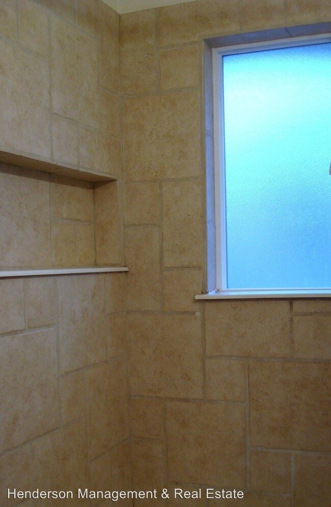 Foto del edificio - 2 br, 1 bath House - 650 Madison Ave.