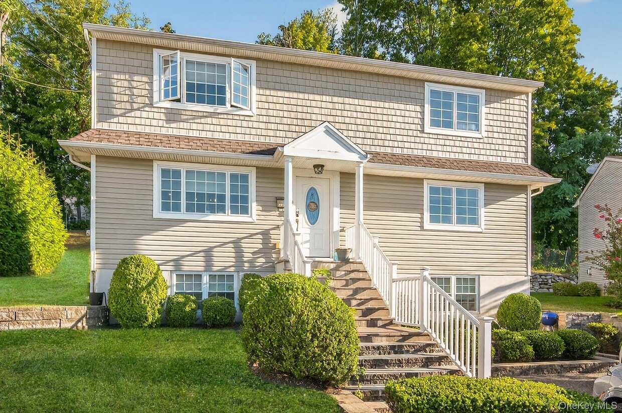 Primary Photo - 10 Lee Gray Ct