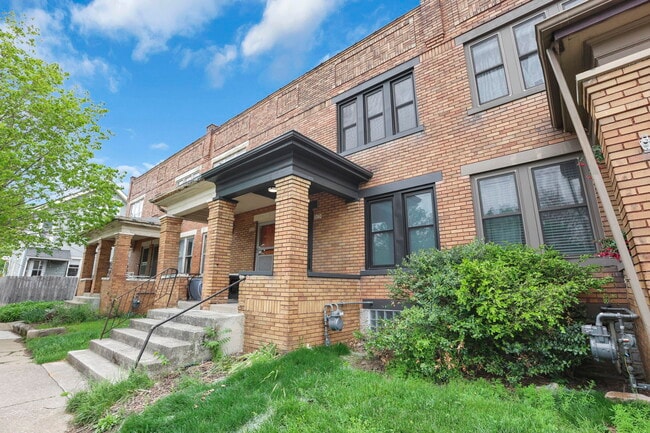 Building Photo - 1010 Bruck St