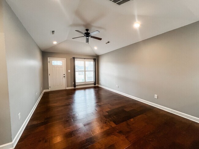 Foto del edificio - Single-Family Home in Hopkinsville with Fe...