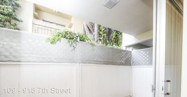 Interior Photo - 918 7th St. Santa Monica, CA