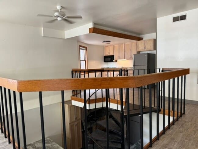 Building Photo - 408