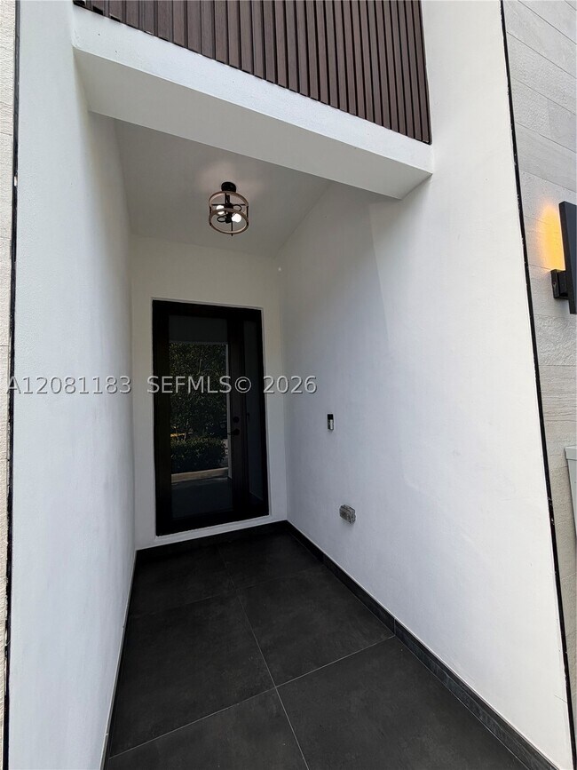 Building Photo - 4655 SW 32nd Ave