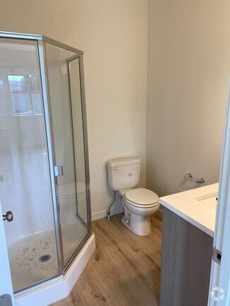 Building Photo - 204 SW Maricopa Dr