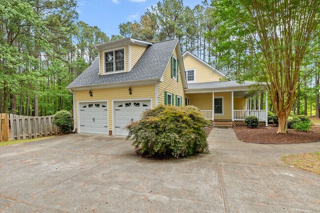 Building Photo - *Charming Farmhouse Style Retreat in Youngsville*