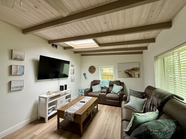 Building Photo - 1209 S Central Ave