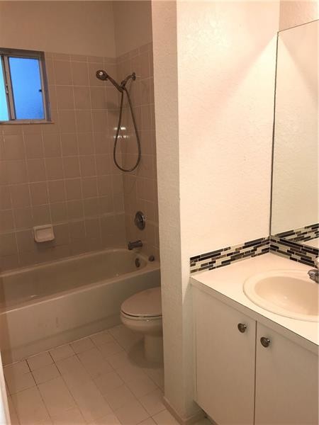 Foto del edificio - 5728 Tucany Way