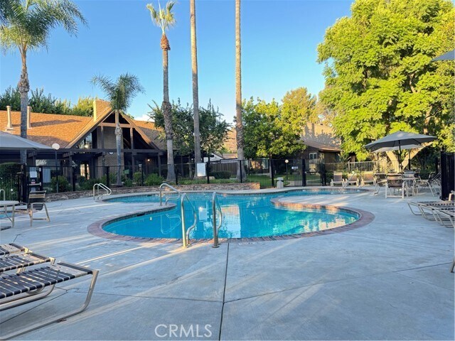 Foto del edificio - 453 Heatherglen Ln