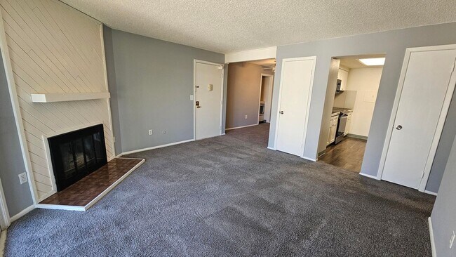 Foto del edificio - One Bedroom Condo