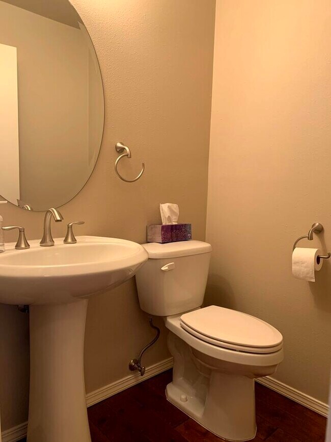 Building Photo - 1218 E 30th Ave