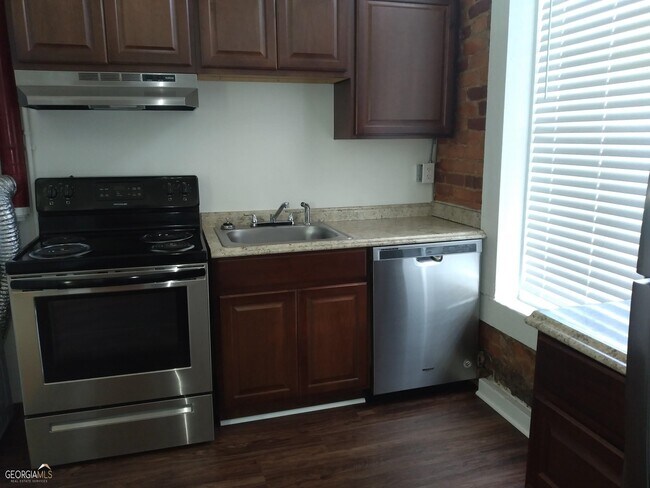 Building Photo - 208 Adamson Square