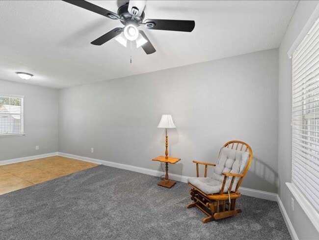 Foto del edificio - Charming 3 Bedroom Renovated Retreat: Cozy Home with New Upgrades in Serene Neighborhood