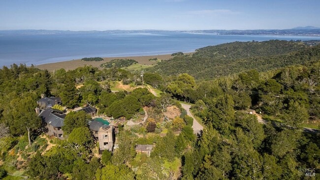 Building Photo - 1100 Bayhills Dr