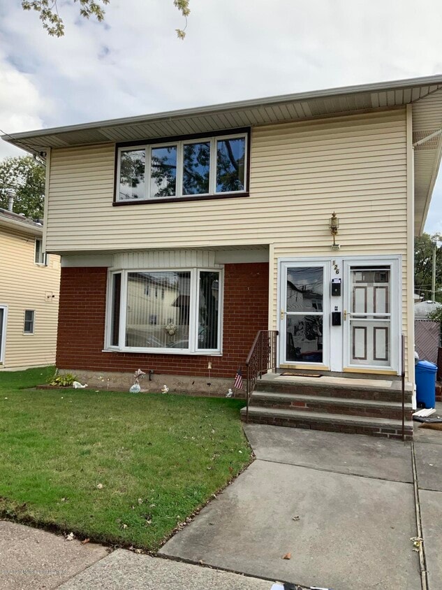 Building Photo - 126 Greencroft Ave