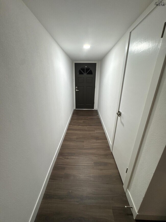 Foto del edificio - 4126 Lenore Dr