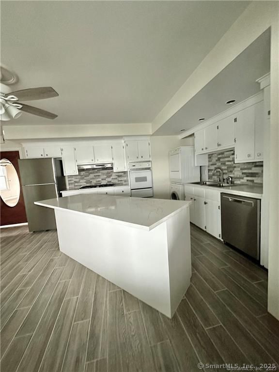 Foto del edificio - 82 Cove St