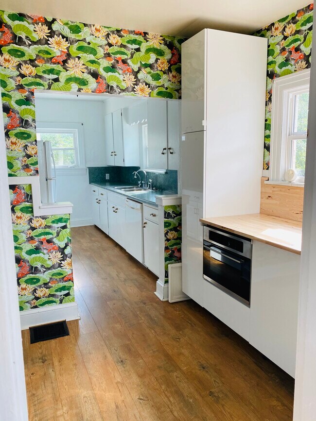 Kitchen - 6 Academy Ct