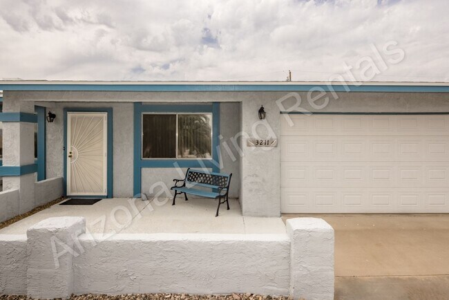 Building Photo - 3 BEDROOM POOL HOME WITH CASITA