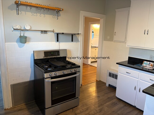 Foto del edificio - 550-552 Wayland Avenue