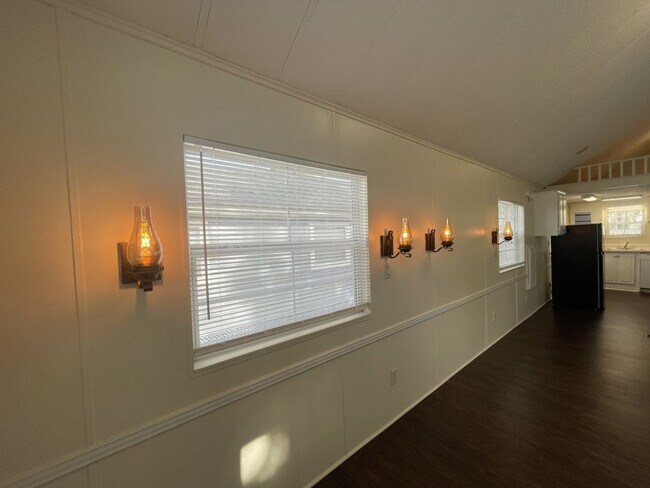 Foto del edificio - 36010 Sand Rd