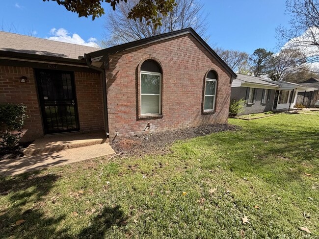 Building Photo - 8254 Pinebrook Dr
