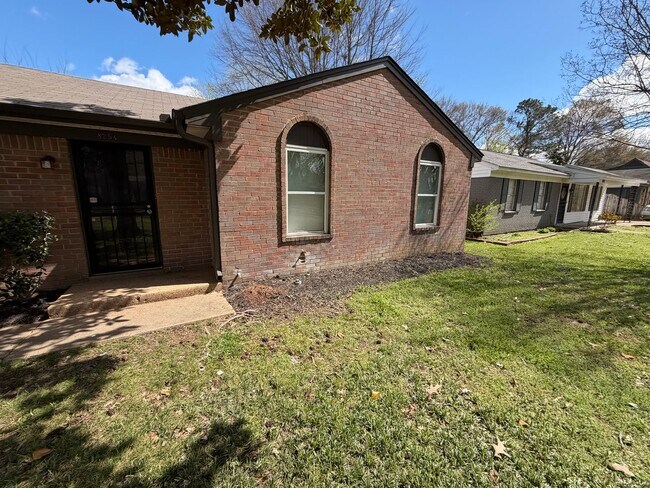 Foto del edificio - 8254 Pinebrook Dr