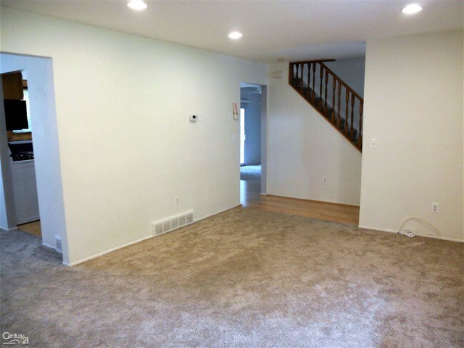 Building Photo - 43456 Hartwick Dr