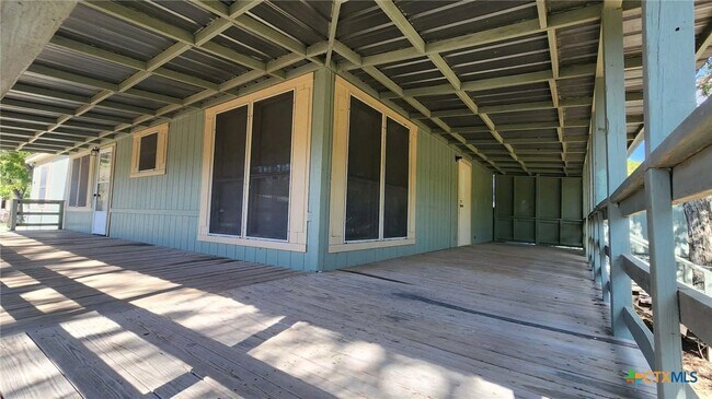 Building Photo - 572 Canal Ln