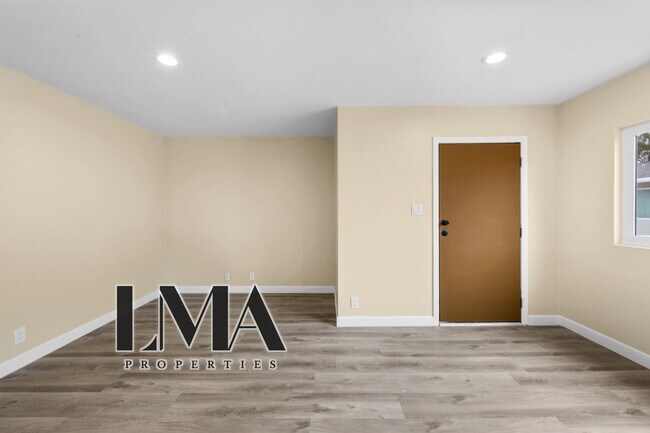 Foto del edificio - 4317 W 120th St
