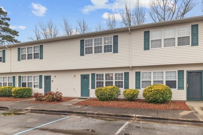 Building Photo - 2 Bed 2.5 Bath Townhome
