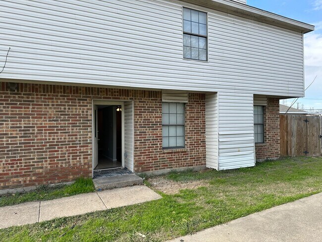Foto del edificio - Updated Townhome in Irving!!