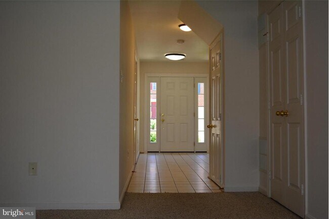 Building Photo - 2518 James Maury Dr