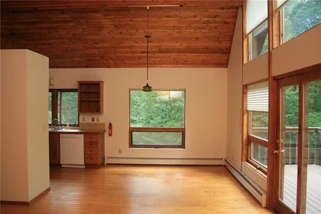 Foto del edificio - 225 Brigham Tavern Rd