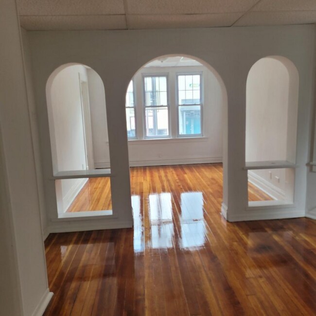 Foto del edificio - 2327 W Belmont Ave
