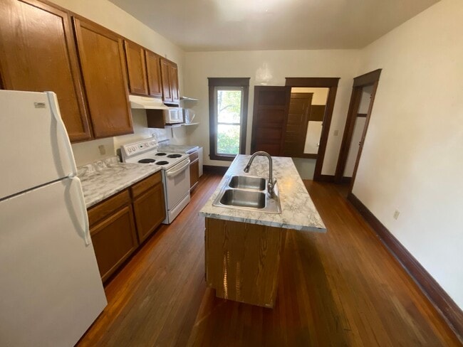 Building Photo - Charming 4-Bedroom Historic Home Near Downtown!