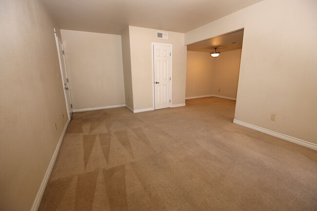 Building Photo - UPGRADED BELLA VITA 1 BEDROOM CONDO