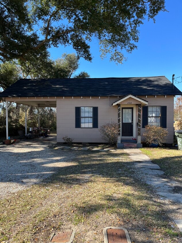 Foto principal - 2102 Ernest St