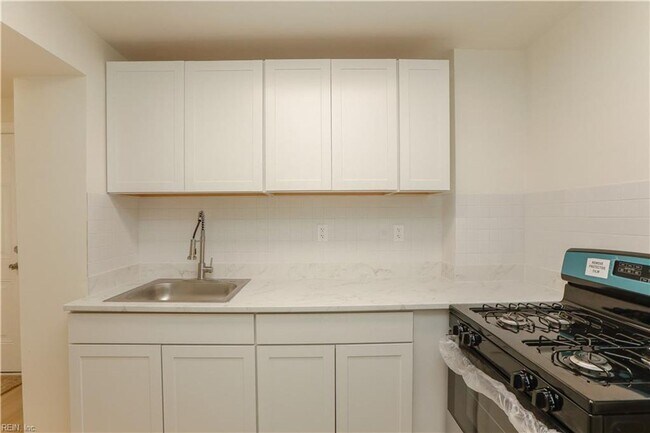 Building Photo - Cozy 2-Bedroom with Modern Upgrades