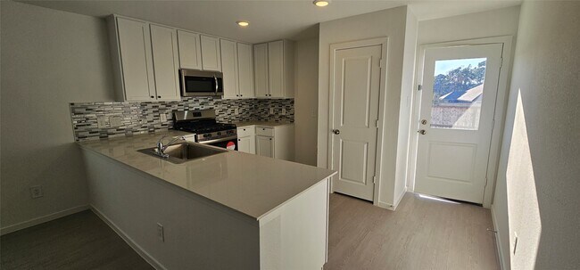 Foto del edificio - 722 Falling Cave Dr