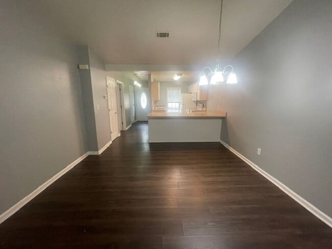 Building Photo - 111 Mel Ville