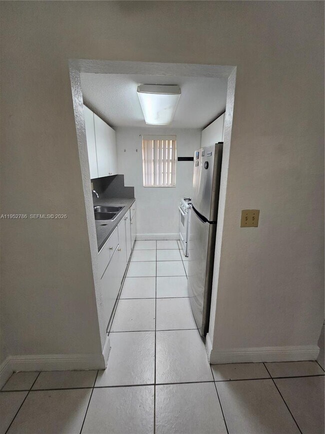 Building Photo - 3800 SW 102nd Ave