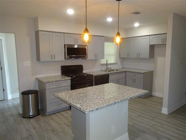 Foto del edificio - 4907 Ward St
