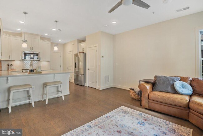 Foto del edificio - 813 Rockwell Ave