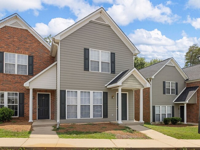 Building Photo - Freshly Renovated 2 BR, 2.5 BA Townhome Mi...
