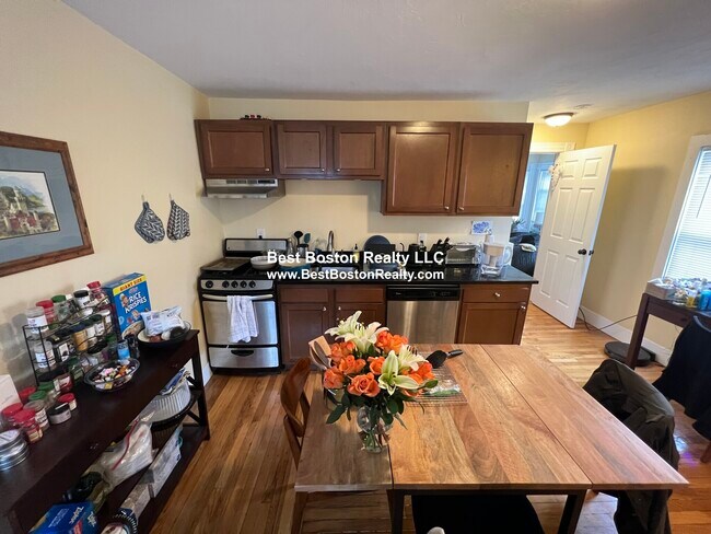 Foto del edificio - 5-7 Blake St. Unit 4