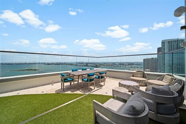Foto del edificio - 2150 N Bayshore Dr