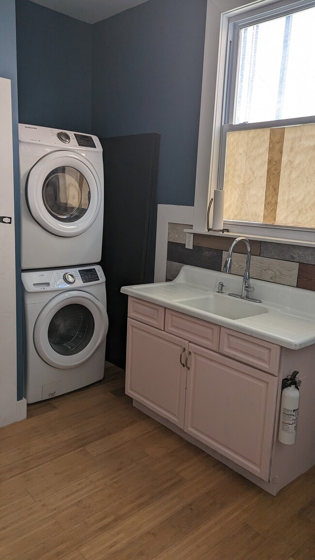 In-Unit Landry - 1846 N 19th St
